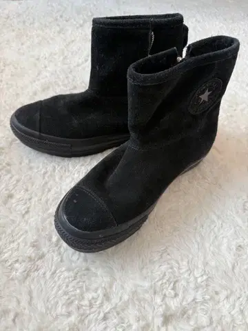 컨버스 블랙 스웨이드 안감 보아로 따뜻하고 귀여운 로고 숏부츠