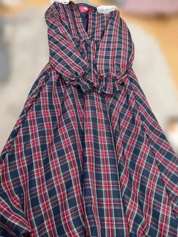 산리오 헬로키티 체크 무늬 원피스