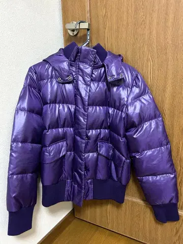유니클로 보라색 후드 부착 프리미엄 다운 자켓