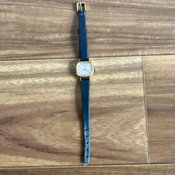 여성용 쿼츠 시계 골드 케이스 블랙 가죽