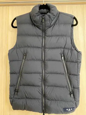 새상품급 [ TATRAS ] 다운 베스트 네이비 후드 탈부착 가능