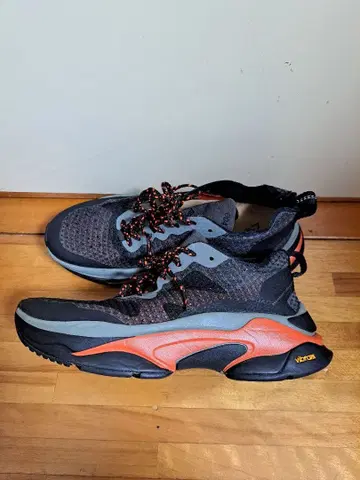 브랜드 블랙 스니커즈