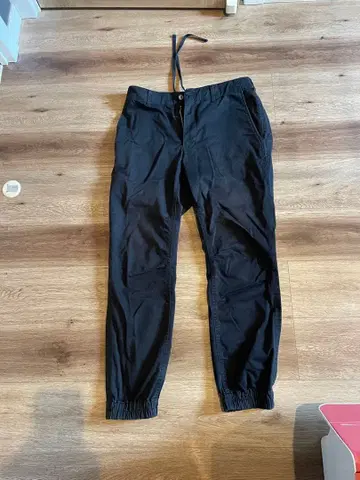 BEAMS 블랙 조거 팬츠