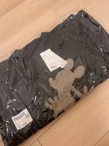 ONCILY 실루엣 모티브 니트 블랙 ( 베이지 미키 )