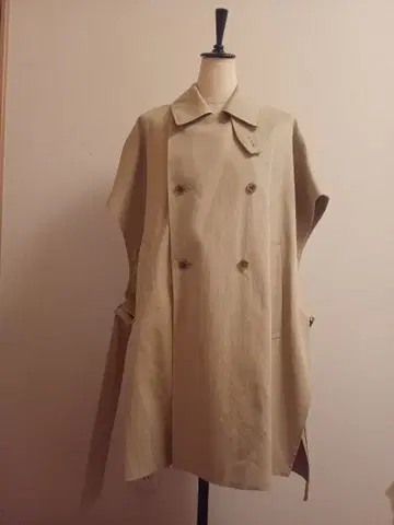 스터닝 루어 베이지 더블 브레스트 트렌치코트