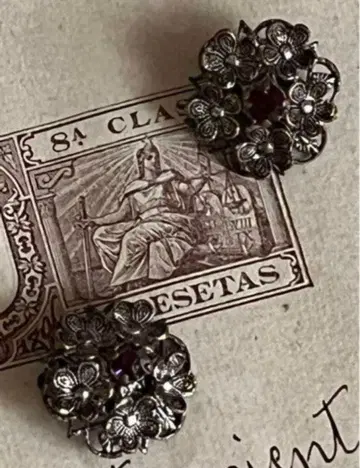 영국 빈티지 주얼리 작은 귀걸이 꽃 모티브 퍼플