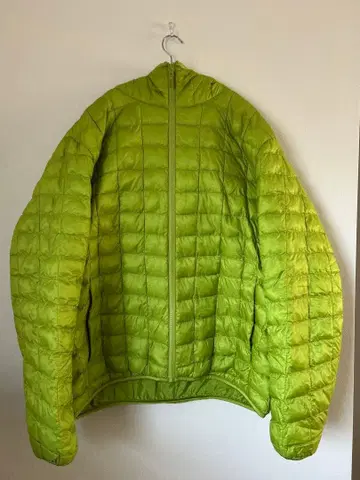 라임 그린 퀼팅 다운 자켓