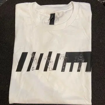 100M 화이트 그래픽 T셔츠