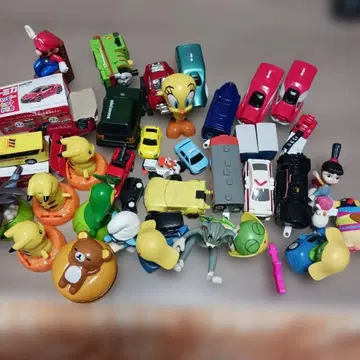 경품 캐릭터와 미니카 세트