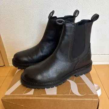 ZARA 블랙 레더 사이드 고어 부츠