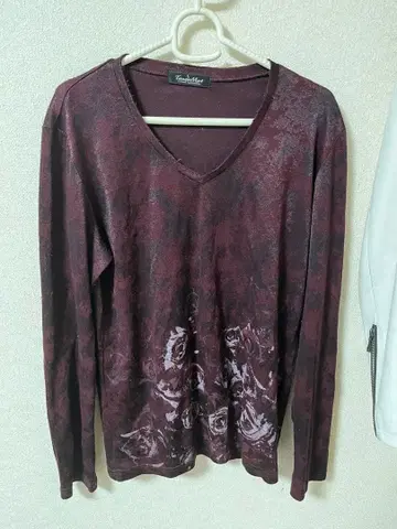 토네이도 마트 V넥 긴팔 티셔츠