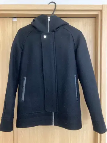 아바하우스 후드 부착 자켓 블랙 컬러