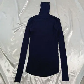 SOEJU 소쥬 네이비 터틀넥 긴팔 상의
