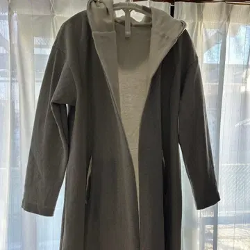 후드 부착 그레이 롱 코트