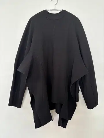 새상품급 UN3D. 코쿤 슬리브 디자인 니트 블랙 니트