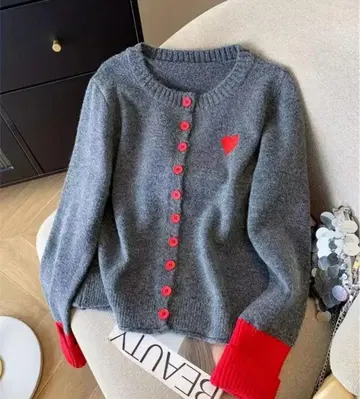 사이즈 M~L 그레이/빨간색 버튼 달린 니트 가디건 스웨터