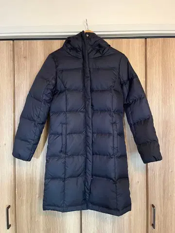 DESCENTE(데상트) 네이비 후드 부착 롱 다운 자켓 코트