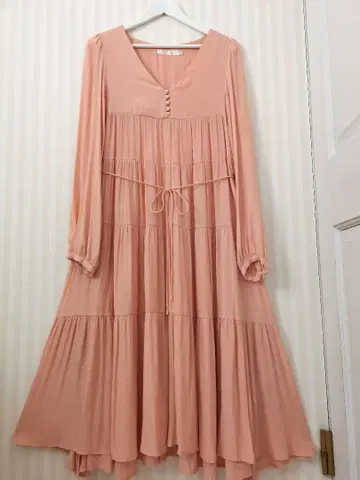 코코딜 살몬 핑크 긴팔 티어드 롱 원피스 사이즈 2