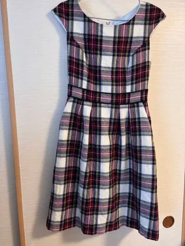 INED 슬리브리스 무릎 기장 원피스 체크 무늬