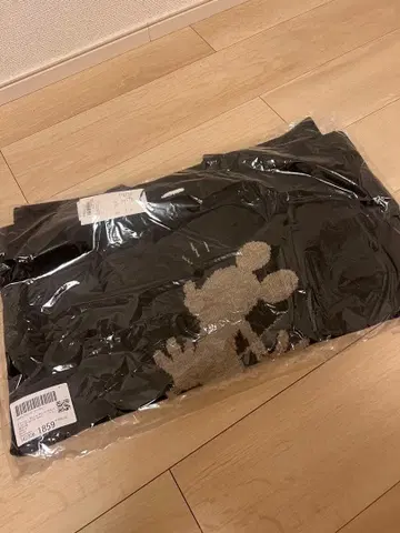 ONCILY 실루엣 모티브 니트 블랙 (베이지 미키)