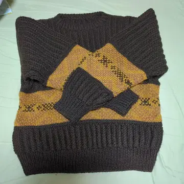 오렌지 기하학 패턴 니트 스웨터 브라운