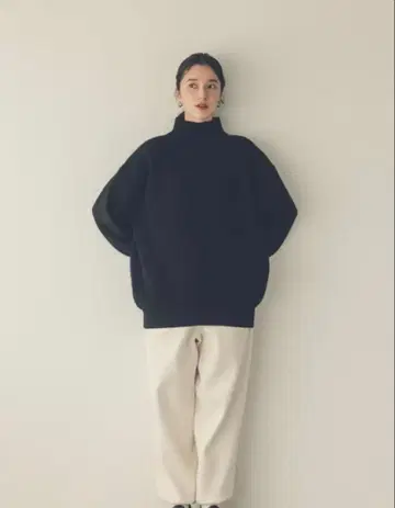 미사용 미개봉 새상품 북유럽,  따뜻한 울 미들 기장 니트 블랙