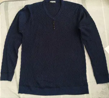 XL 네이비 V넥 니트 스웨터 얇은 소재 장식 버튼 MERYUERU