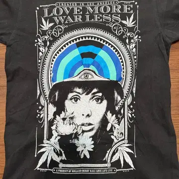 판매 예고 LOVE MORE WAR LESS 티셔츠 블랙