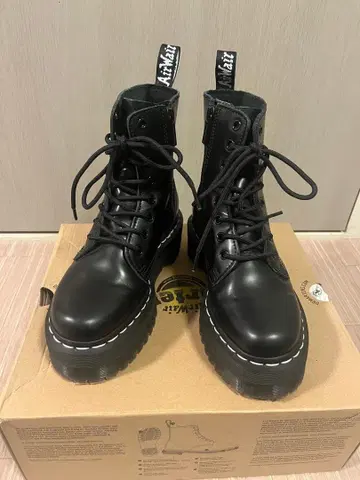 [ 새상품급 ] JADON 화이트 스티치 8 홀 부츠 3UK