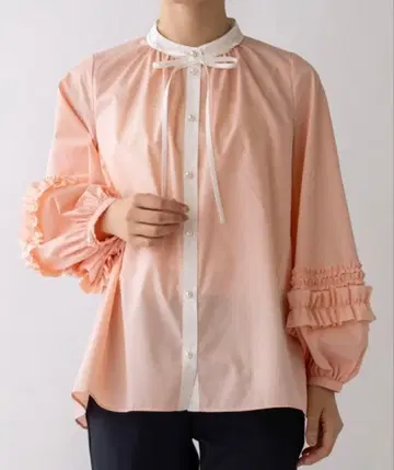 SONO 소-노 허밍 슬리브 클레릭 플레어 블라우스