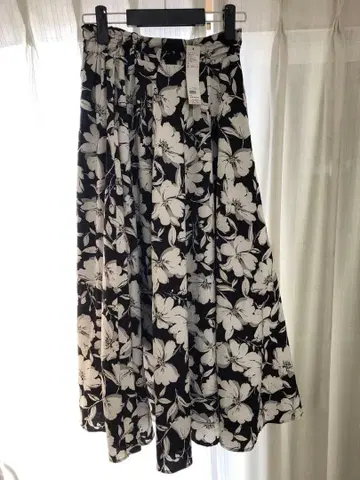 꽃무늬 스커트 안데뮤