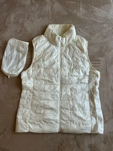 UNIQLO 화이트 다운 자켓 XL 수납 봉투 포함