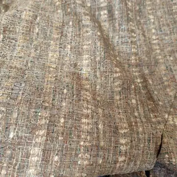 브라운 계열 스트라이프 무늬 겉옷