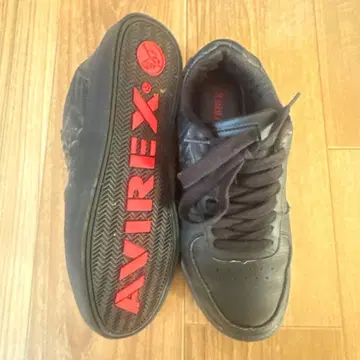 AVIREX 블랙 스니커즈