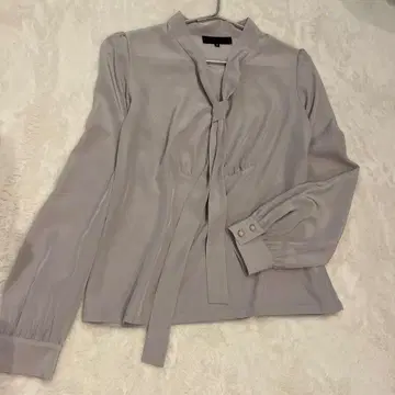 새상품급 [ untitled ] 보타이 블라우스 라이트 그레이 M 리본