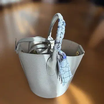 버킷형 숄더백 라이트 그레이