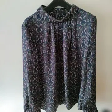 DAKS 꽃무늬 긴팔 블라우스 42