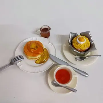 리멘트 푸치 샘플 거리의 디저트 가게 팬케이크와 몽블랑을 모아서