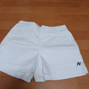 New Balance 화이트 숏팬츠