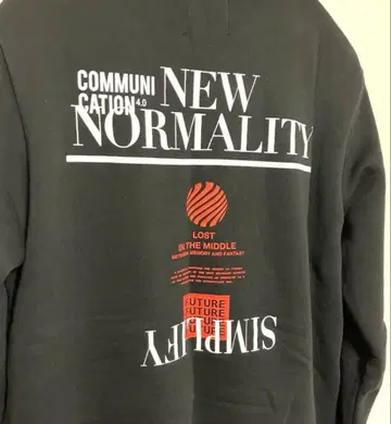 Bershka/ New Normality 프린트 풀오버 후드티/구제 의류