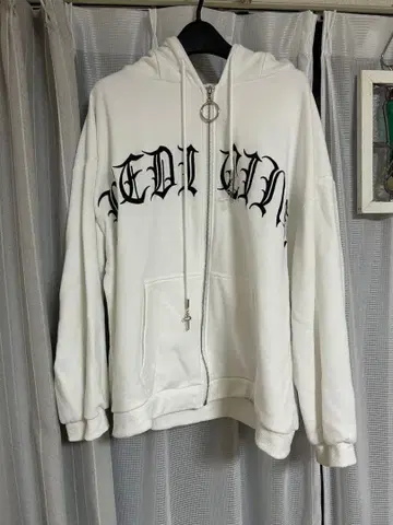 볼칸 & 아프로다이테 고양이 귀 로고 ZIP 후드티 화이트