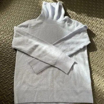 UNIQLO 라이트 블루 터틀넥 스웨터