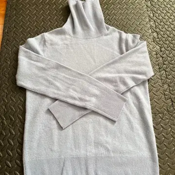 UNIQLO 라이트 블루 터틀넥 스웨터