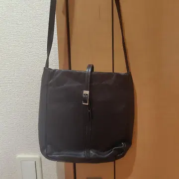 블랙 가죽 숄더백