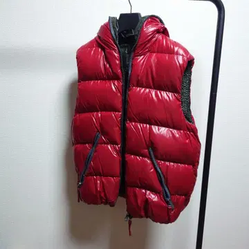 DUVETICA 후드 부착 다운 베스트 50 레드