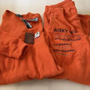 Risky Nick 오렌지 파자마 세트