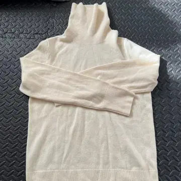 UNIQLO 터틀넥 스웨터 M