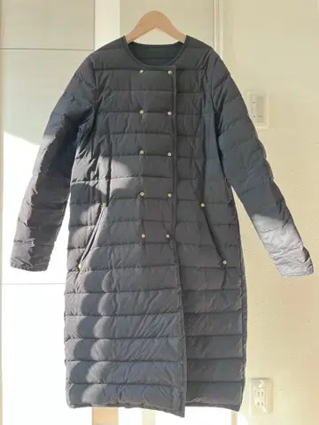 DOUBLEDAY 앙카셰트의 에어리 다운 코트 블랙/블랙