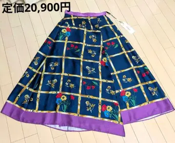 [ 미사용 새상품 ] 스카프 패턴 스커트 사이즈