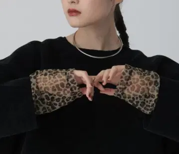 렙심 소매 절개 풀오버 레오파드